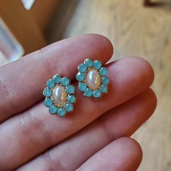 NWOT Pearl Flower Aqua Earrings - Picture 8 of 10